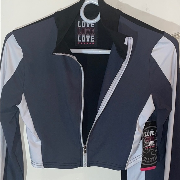 NEW-Black,White&Grey 2-Piece Sweatsuit Outfit! - Picture 7 of 14